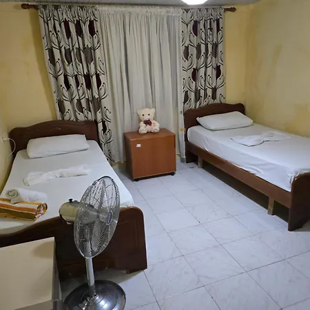 People House * Tiran